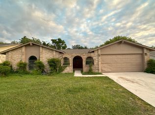 6634 Country Field Dr, San Antonio, TX 78240