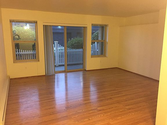 3rd image of 901 Taylor Ave N APT 101