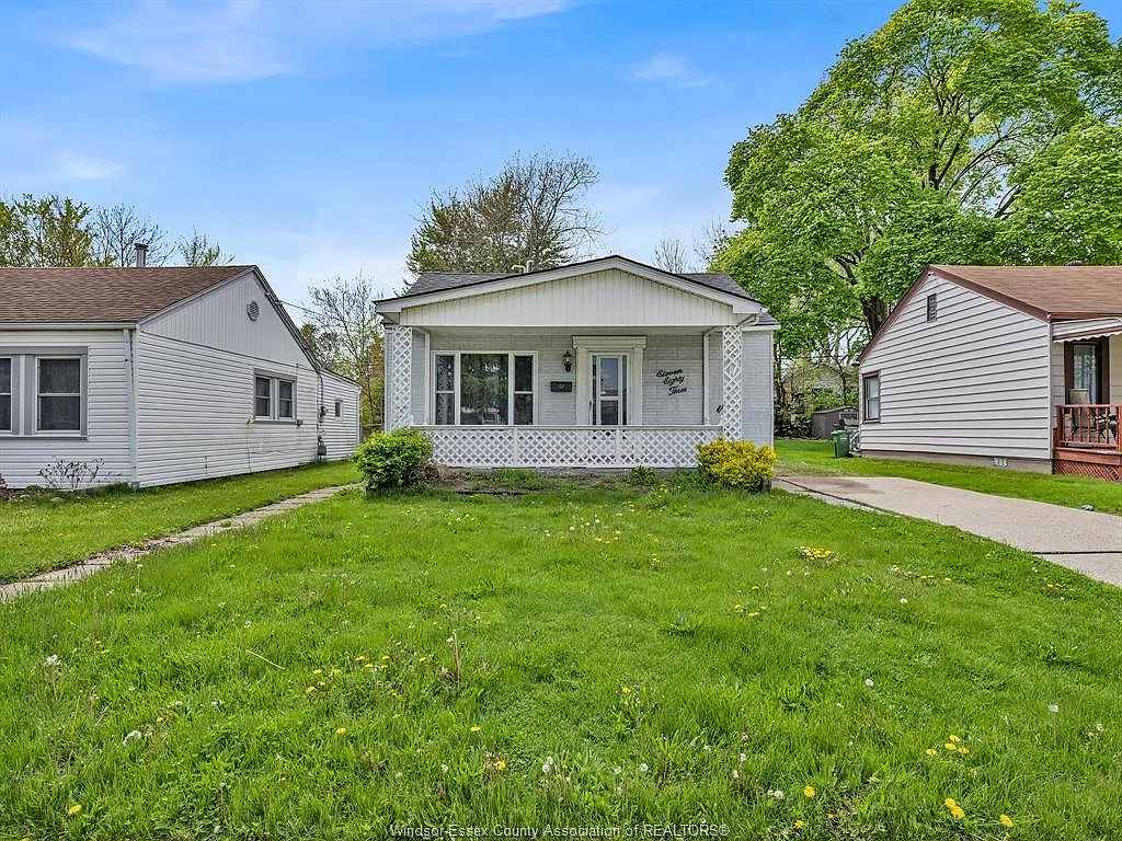 3 bed, $2,100 — Photo 2