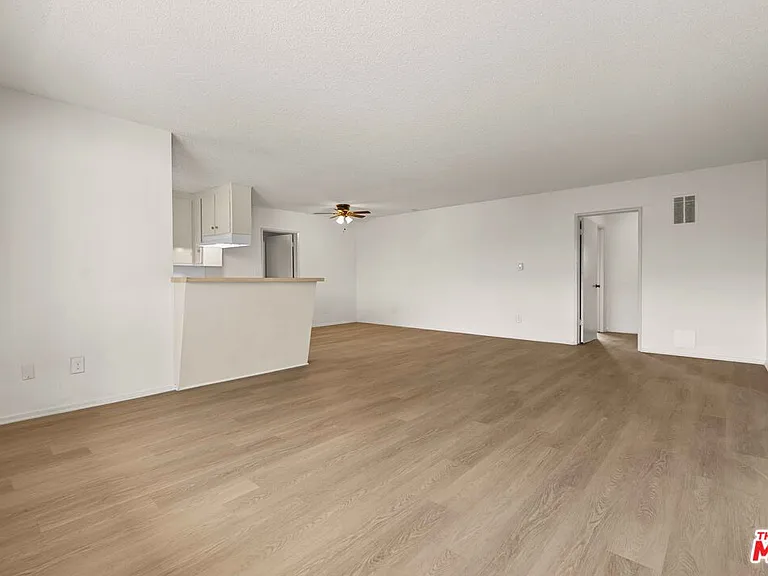 15540 Moorpark St #8 — Photo 3