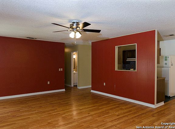 4th image of 2942 Lakebriar St