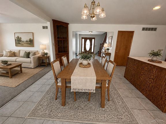 4th image of 2649 Colwood Rd