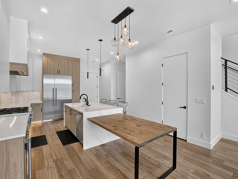 2100 E Island Cove Ln — Photo 6