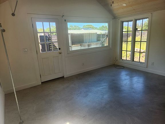 5th image of 985 Gumview Rd #C