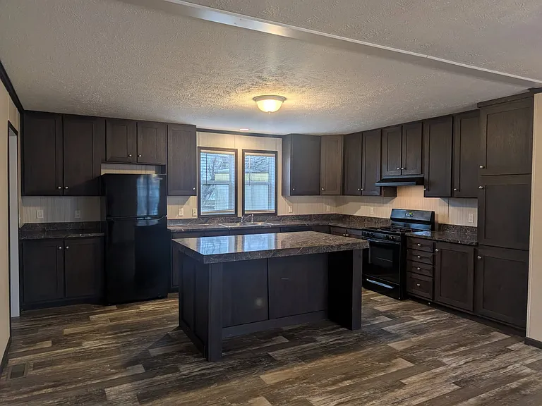 Avon Lakes Estates — Photo 16