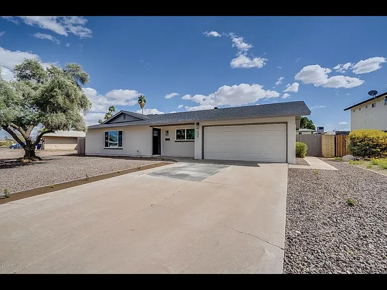 1045 E Carson Dr — Photo 6