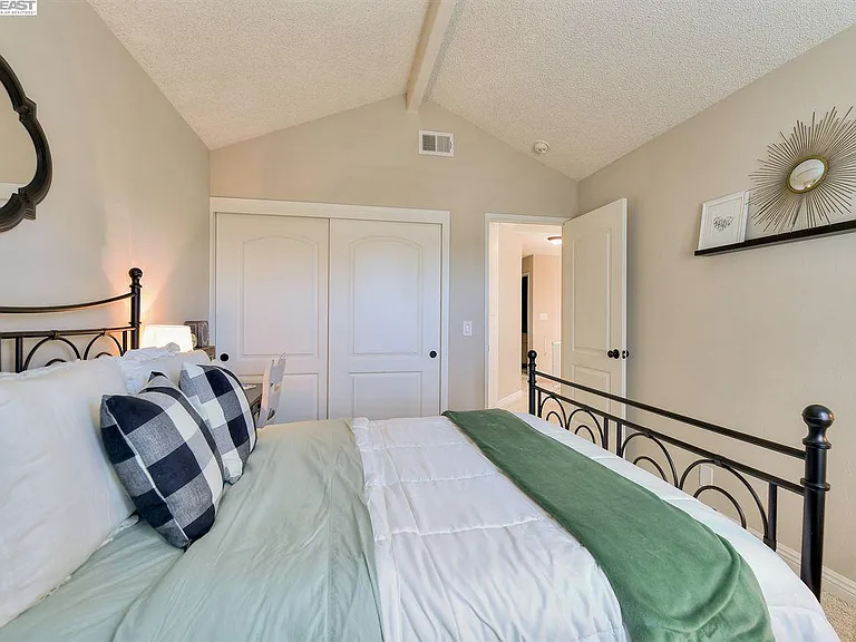 36131 Toulouse St — Photo 18