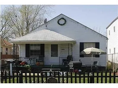 2353 Hiawatha Park Dr photo 1