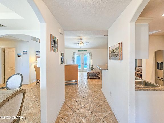 4th image of 12 Pebble Stone Ln