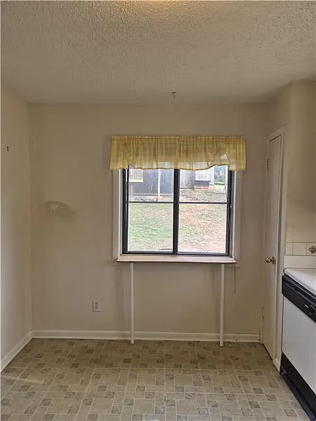 2 bed, 2.5 bath, 1572 sqft, $65,000 — Photo 4