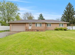 992 N Hewitt Dr, Lewiston, NY 14092