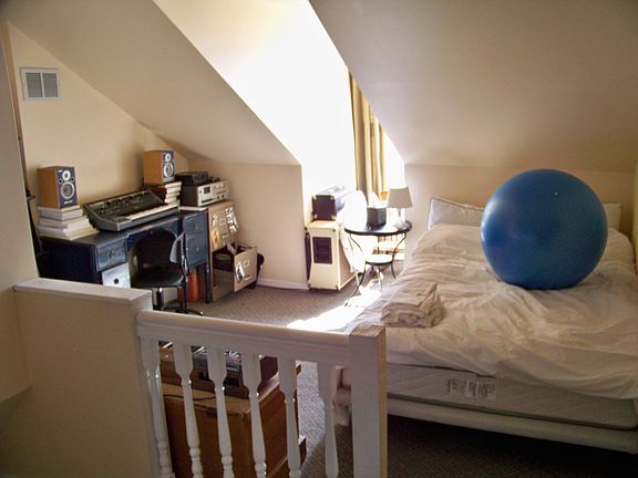 3rd floor bedroom next to the sitting area