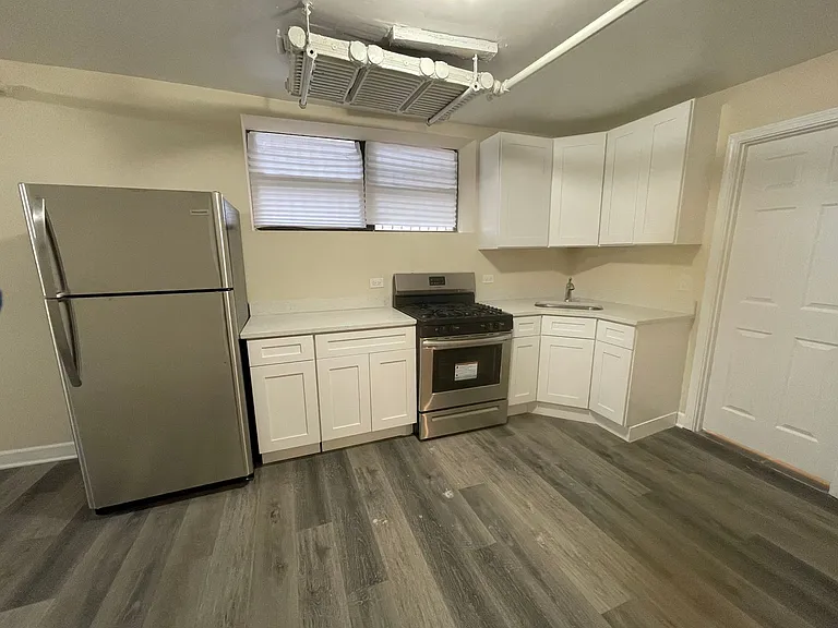 1210 W Lexington St — Photo 4