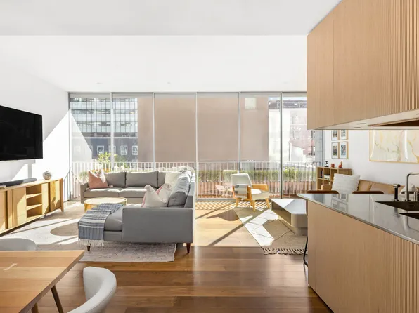 527 West 27th Street image 3 of 24