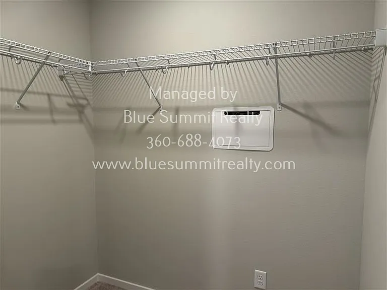 820 Bradley St NE — Photo 11