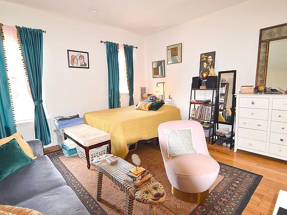 2nd image of 59 W 76th St #D3