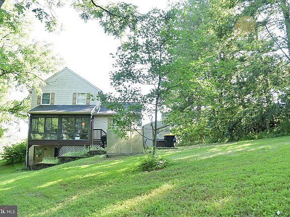 2nd image of 1751 Oak Ct