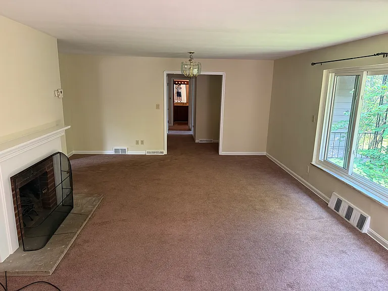 511 E Royalton Rd — Photo 11