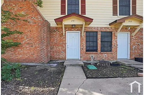 201 Cambridge Dr Photo 1
