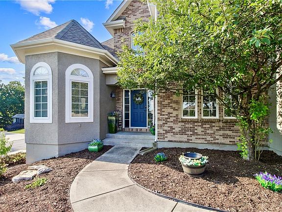 3rd image of 2913 NE Marywood Ln
