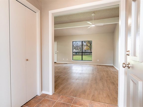 5th image of 4016 Westbrook Dr