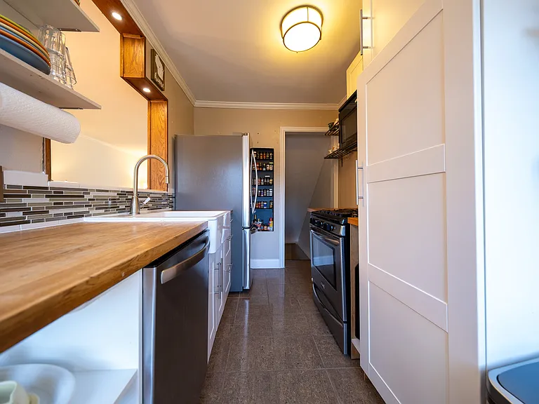 2050 Montreal Ave — Photo 10