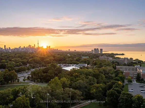 1300 Islington Ave #2009, Toronto, ON M9A 5C4