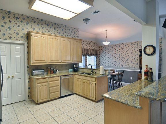 5th image of 2725 Mill Haven Dr