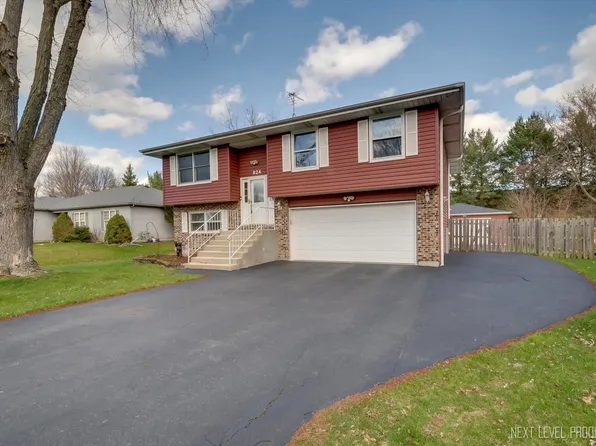 824 N Forest Ave, Batavia, IL 60510