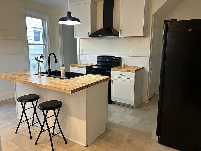 588 E King St — Photo 26