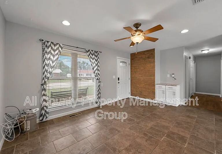 6209 Shadydell Dr — Photo 2