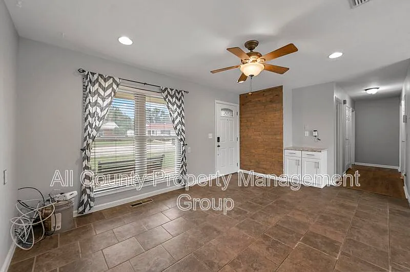 Building Photo - 6209 Shadydell Dr