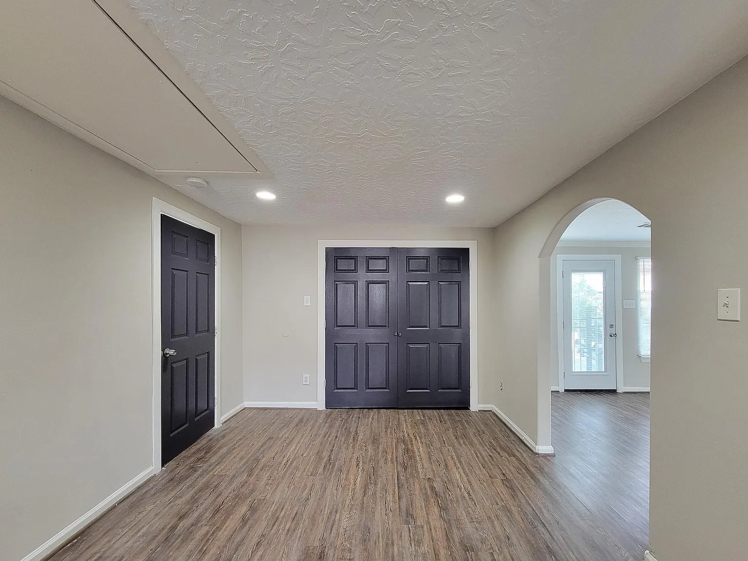 4 bed, 2.0 bath, 1499 sqft, $2,150 — Photo 2