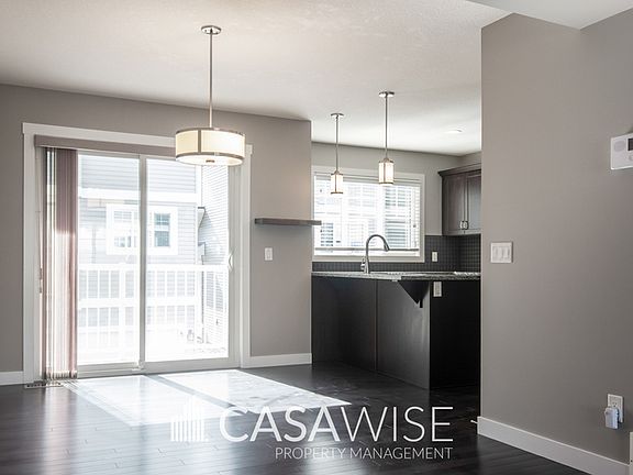 3rd image of 140 Youville Dr NW #16
