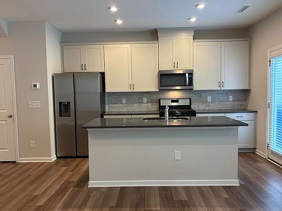 2nd image of 843 Oak Center Dr