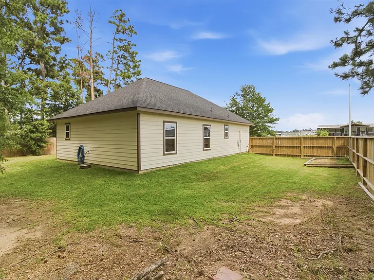 16529 Kingsbury Dr — Photo 23