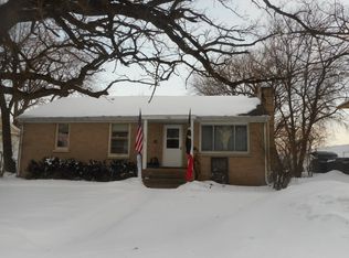 728 Armour Rd, Oconomowoc, WI 53066