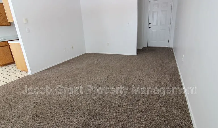 375 Golden St #3 — Photo 6