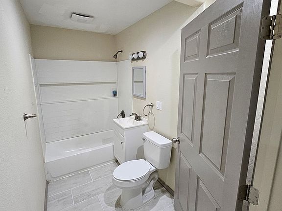 4th image of 26920 Cote St #A