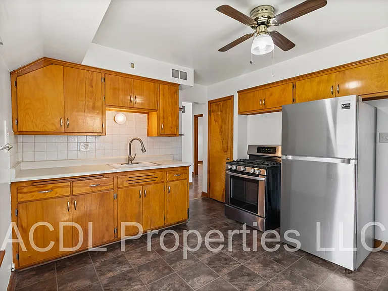 8215 W Burleigh St — Photo 2