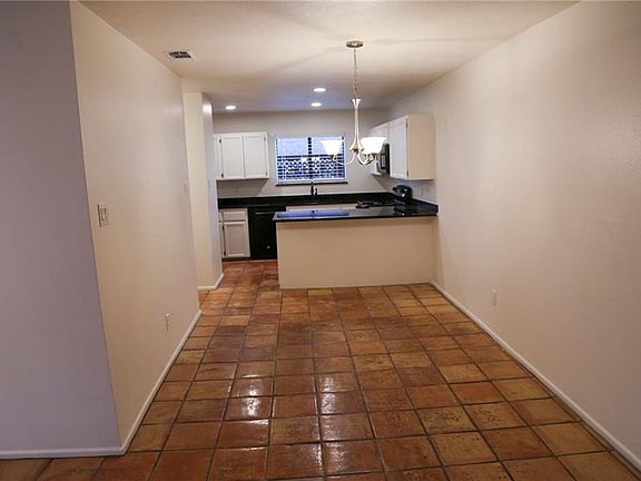 5th image of 4 Deerfield Dr APT A