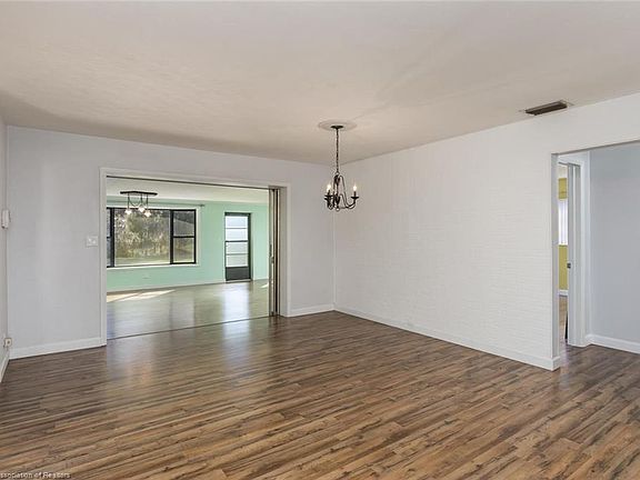 2nd image of 1328 Draper Dr