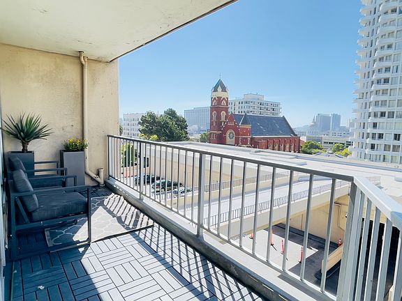 3rd image of 1200 Gough St Unit 2E