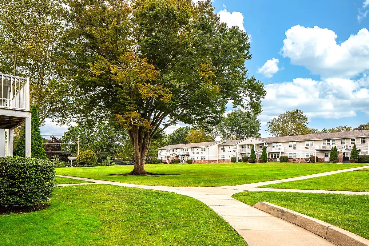 Building Photo - Hawthorne Living