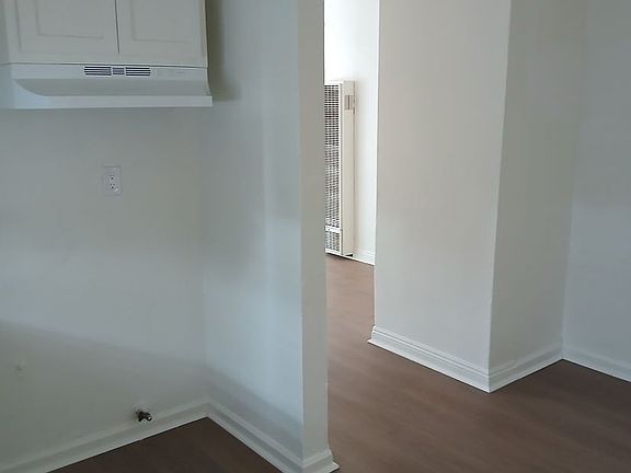 2nd image of 10611 Avalon Blvd APT 1