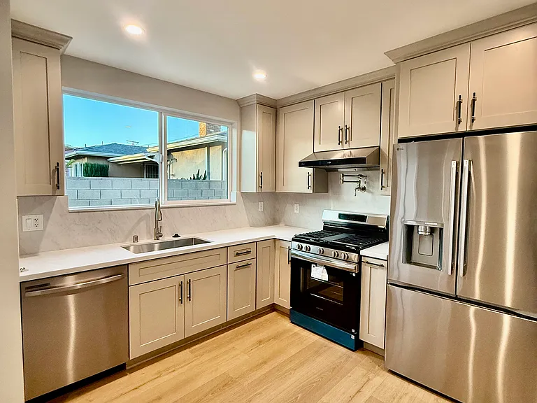5607 N Muscatel Ave #B — Photo 3