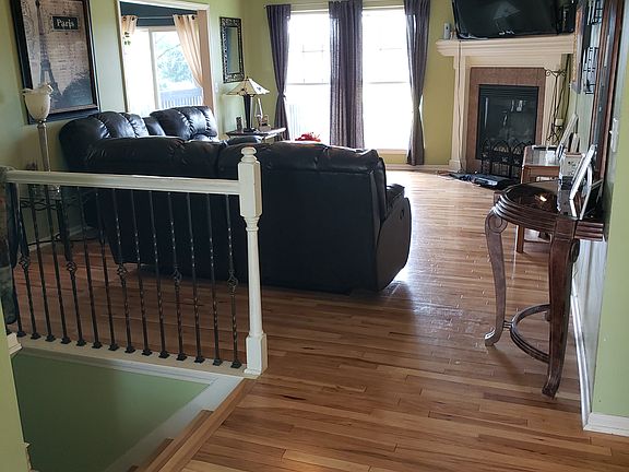 4th image of 520 SW Lakeview Dr