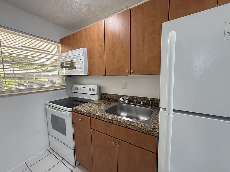 1101 SW 15th Ave #14 — Photo 5