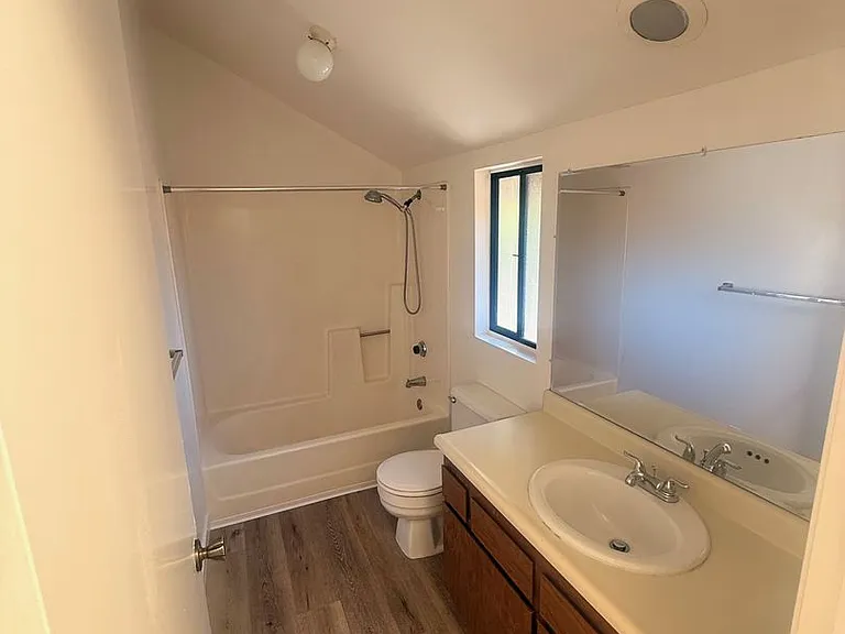 601 E Pine Ave — Photo 13