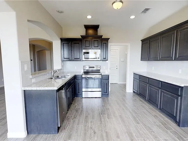 5261 Lost Creek Ln — Photo 7